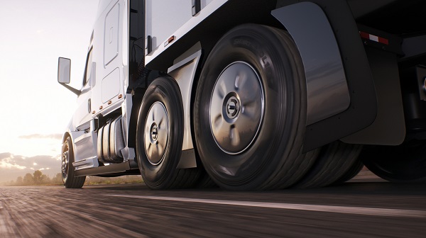 트럭용 타이어 스마트플렉스 DL15+를 장착한 대형 트럭. [한국타이어 제공]