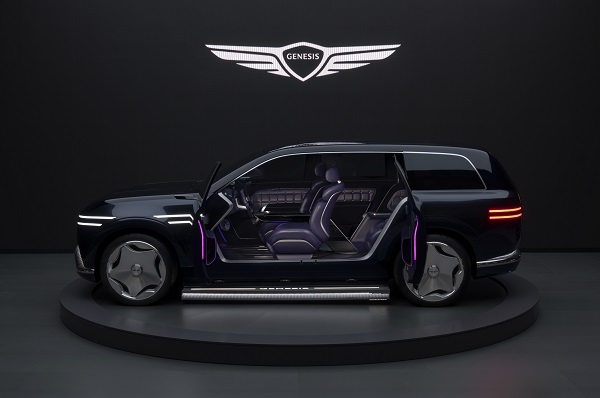 부산 벡스코에서 열린 ‘2024 부산모빌리티쇼’에서 아시아 최초로 공개한 제네시스 초대형 전동화 SUV ‘네오룬’ 콘셉트 내부. [제네시스 브랜드 제공]